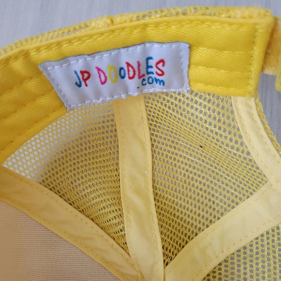 Adorable Trucker Hat!🌞 - Picture 2 of 5